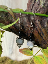 Load image into Gallery viewer, Black Pearl Cat Earrings
