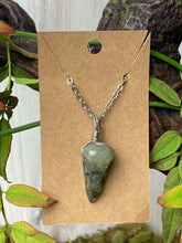 Load image into Gallery viewer, Labradorite Crow Skull Necklace
